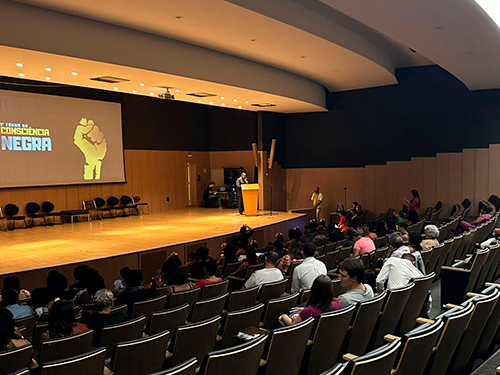 FACISB sedia mesa-redonda do 1º Fórum da Consciência Negra de Barretos