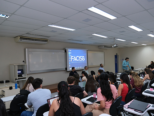 Roda de Conversa na FACISB aborda diversidade religiosa e saúde